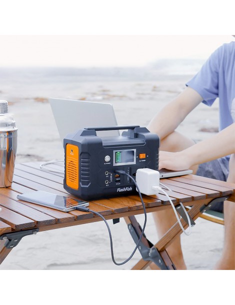 FlashFish E200 151WH/200W Stazione di Alimentazione Portatile con 7 Porte di Ricarica Solare/AC/Spina Auto 2025